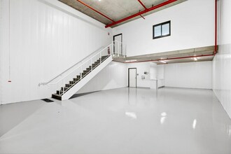 7 Rodborough Rd, Frenchs Forest for lease Interior Photo- Image 1 of 4
