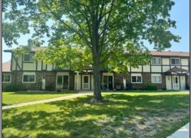 6868-6870 W Kathleen Ct, Franklin, WI for sale - Building Photo - Image 1 of 4
