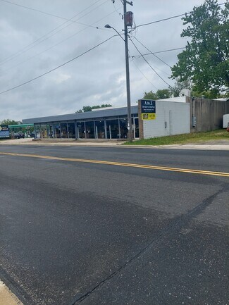 More details for 320 Summit Ave, Watertown, WI - Retail for Lease