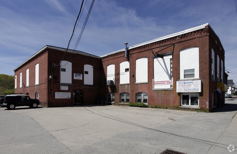 1050 Toll Gate Rd, Warwick, RI for sale - Primary Photo - Image 1 of 1