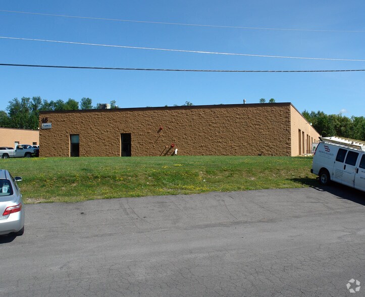 16 Corporate Cir, East Syracuse, NY for lease - Building Photo - Image 2 of 3