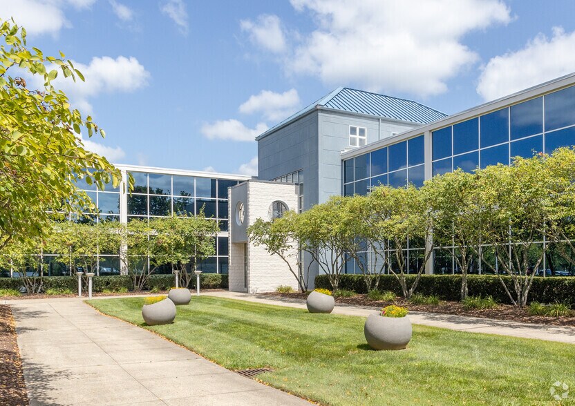 100 Canal Pointe Blvd, Princeton, NJ 08540