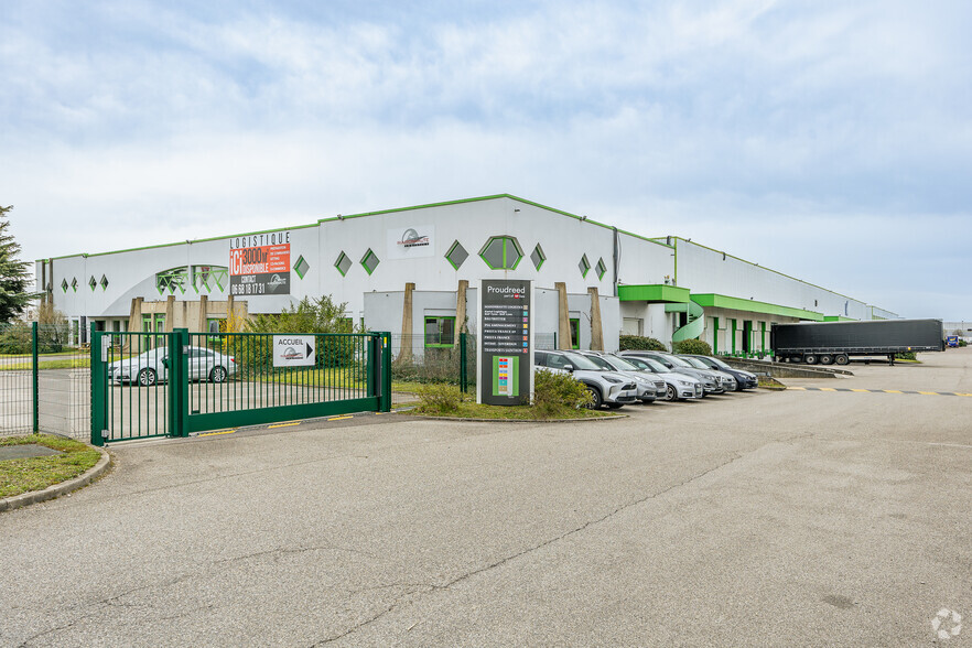 Industrial in Genas for lease - Primary Photo - Image 1 of 4