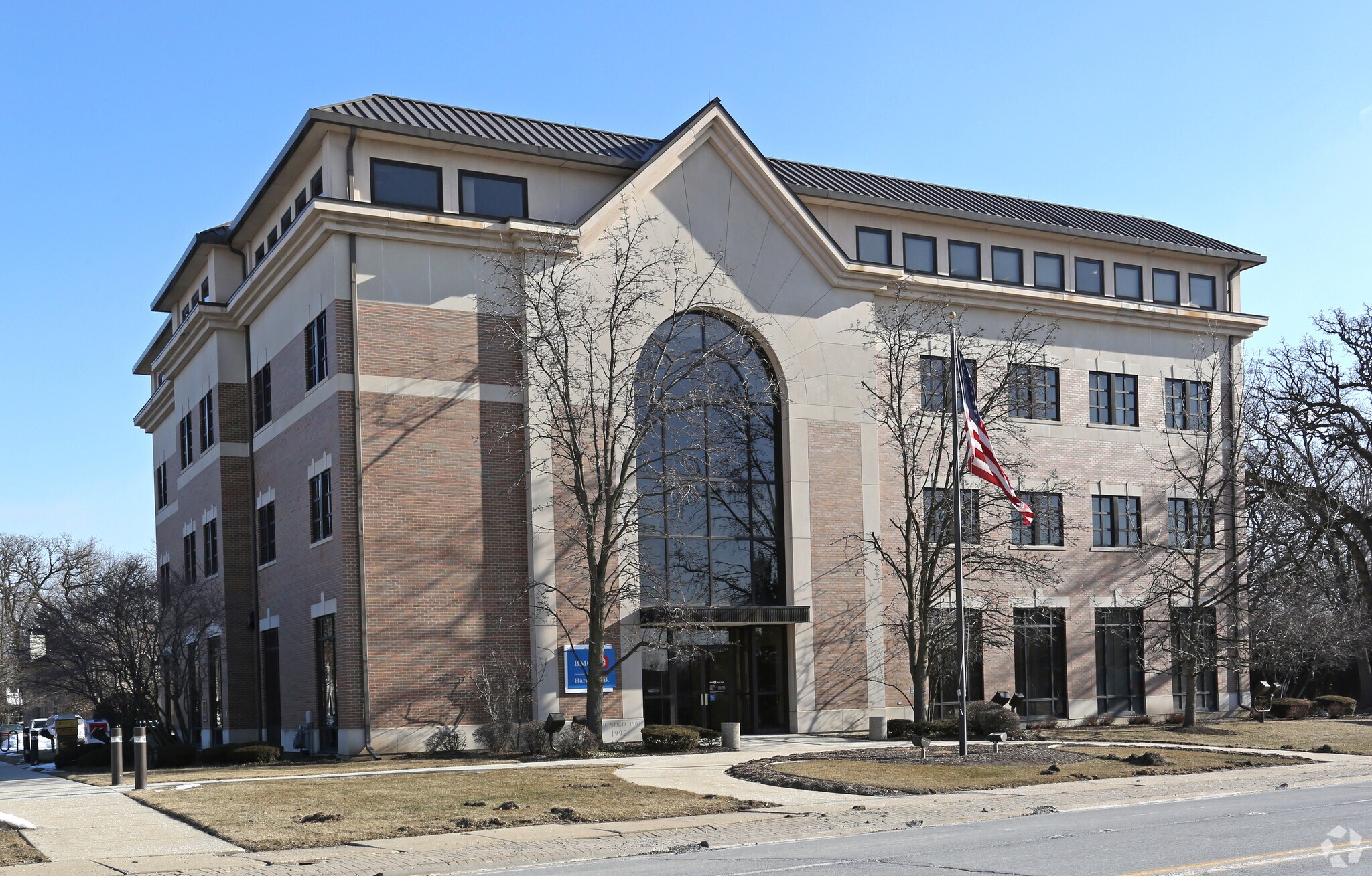 110 E Irving Park Rd, Roselle, IL for lease Primary Photo- Image 1 of 4