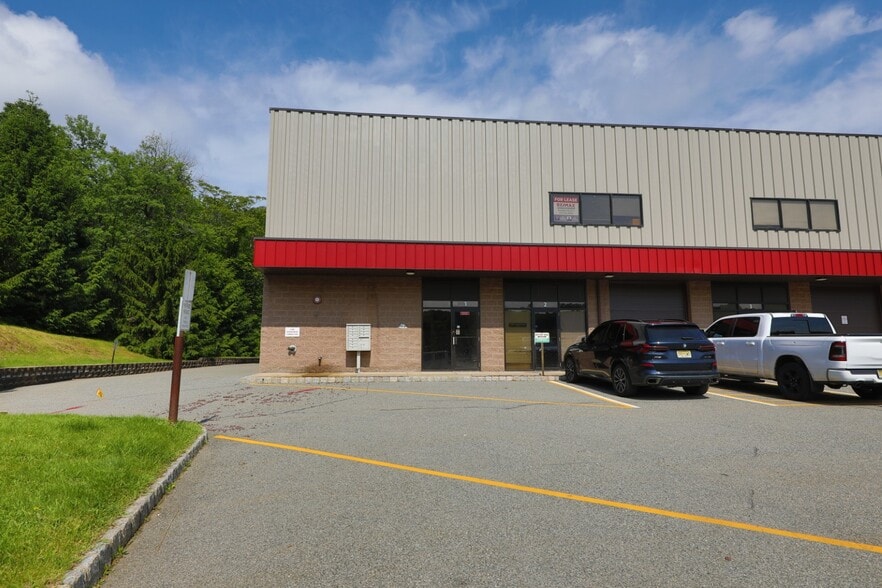 999 Willow Grove St, Hackettstown, NJ for lease - Building Photo - Image 3 of 47