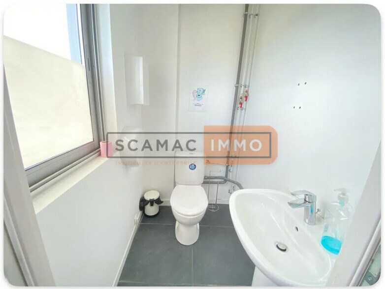 Office in Fréjus for lease - Interior Photo - Image 3 of 4