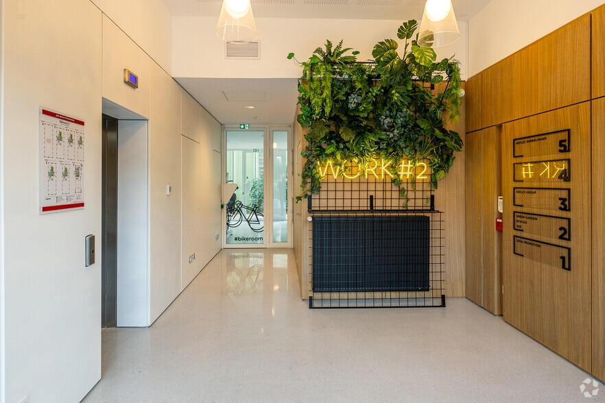 Office in Lyon for lease - Interior Photo - Image 2 of 2