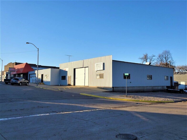 103 W Main St, Crofton, NE for sale - Building Photo - Image 1 of 1