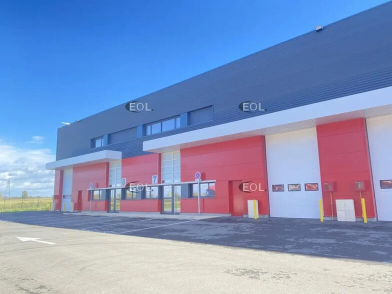 Industrial in Heyrieux for lease - Building Photo - Image 1 of 12