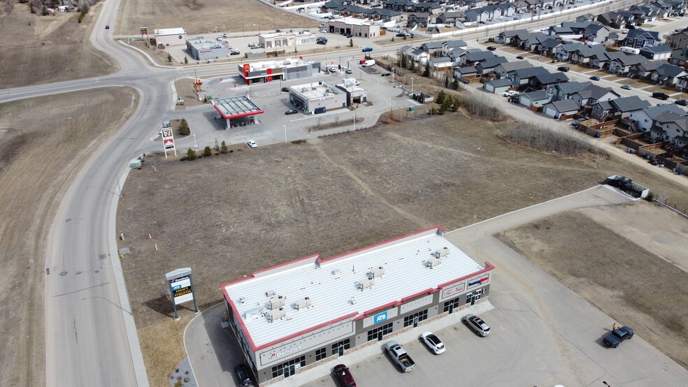 6045 Parkwood, Blackfalds, AB for sale - Building Photo - Image 3 of 4