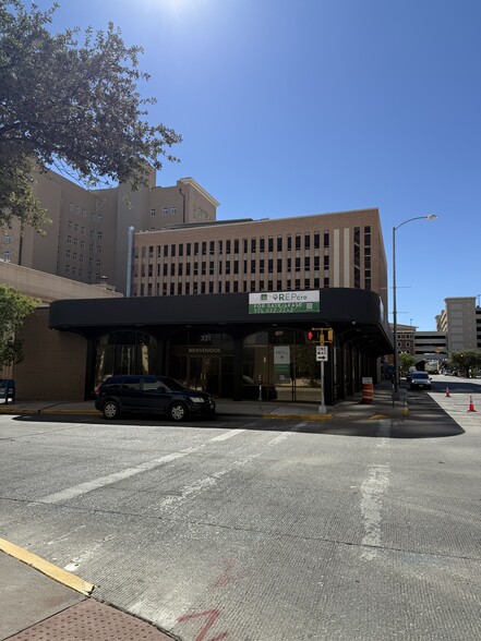 321 N Stanton St, El Paso, TX for sale - Building Photo - Image 2 of 33