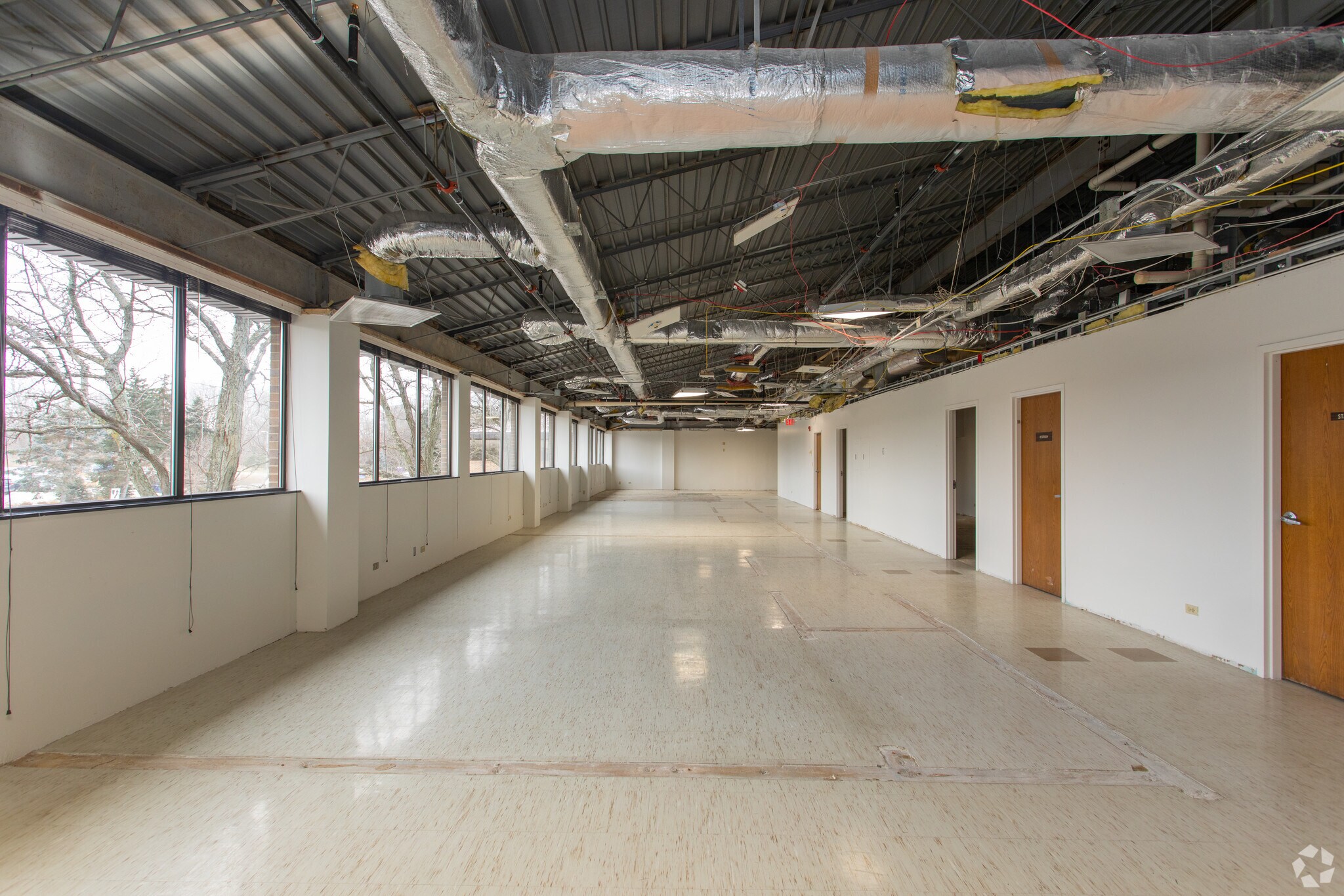 755 S Milwaukee Ave, Libertyville, IL for lease Interior Photo- Image 1 of 2