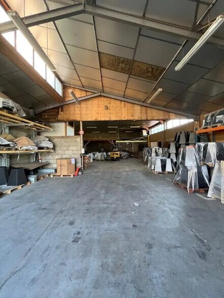 74 Chemin Des Molières, Lentilly for lease - Interior Photo - Image 2 of 9