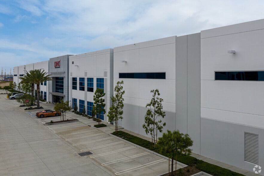 1153 N Ocean Cir, Anaheim, CA for lease - Building Photo - Image 2 of 4