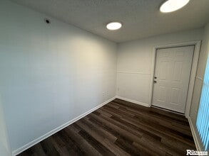 1517-1523 Commercial Park Dr, Lakeland, FL for lease Interior Photo- Image 2 of 5