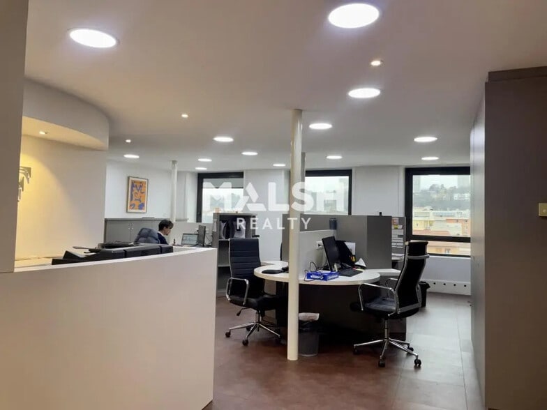 Office in Lyon for sale - Building Photo - Image 3 of 12