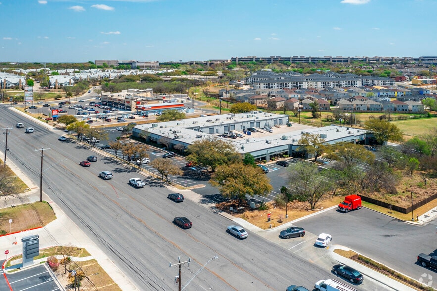 10100-10146 Huebner Rd, San Antonio, TX for lease - Building Photo - Image 2 of 9