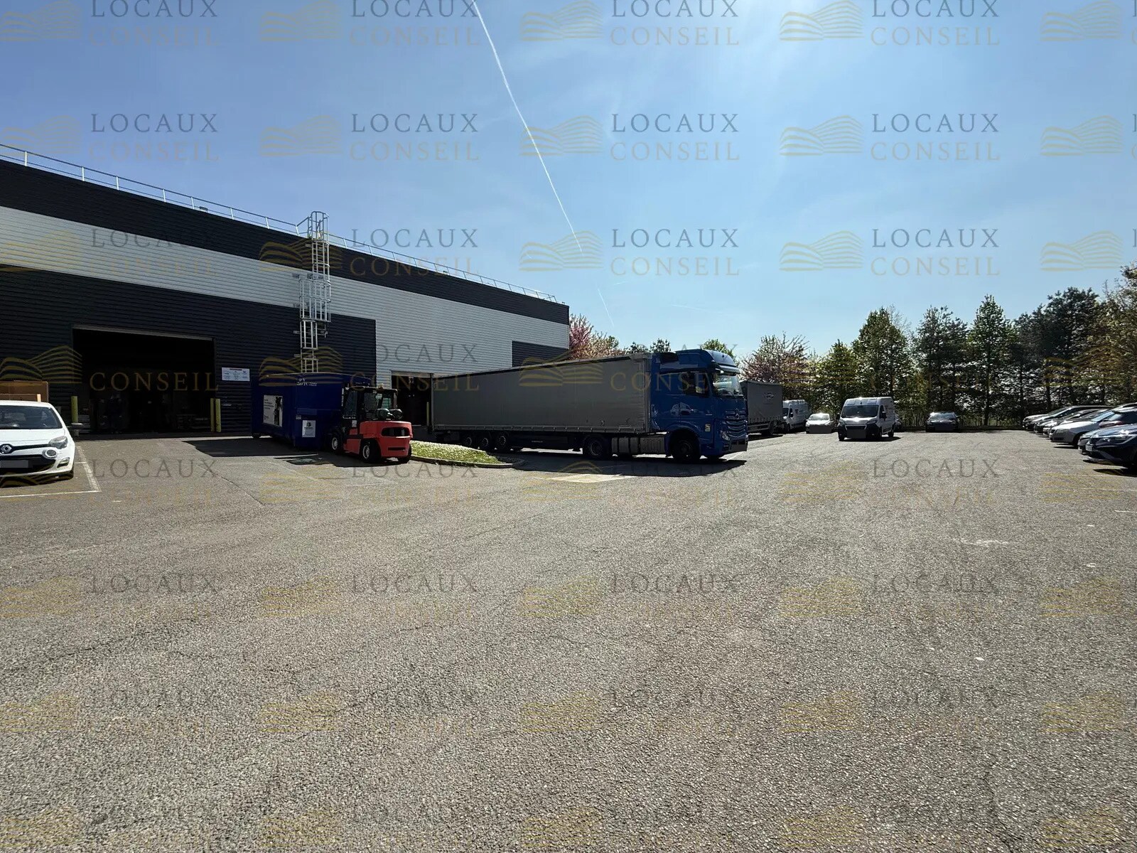 Flex in Roissy-en-France for lease Building Photo- Image 1 of 7