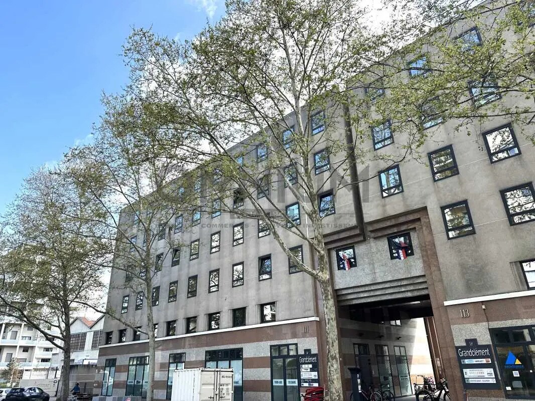 Office in Villeurbanne for lease Building Photo- Image 1 of 2