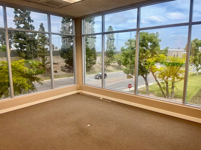 15751 Rockfield Blvd, Irvine, CA for lease - Building Photo - Image 3 of 13