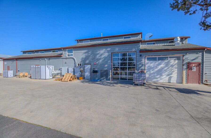 19330 Pinehurst Rd, Bend, OR for sale - Building Photo - Image 2 of 32