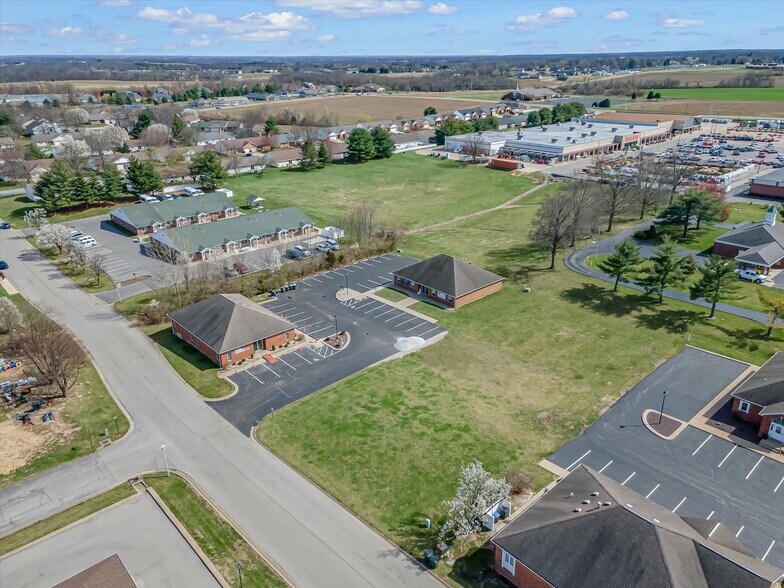 212 Bradford Ln, Waterloo, IL for sale - Building Photo - Image 3 of 6