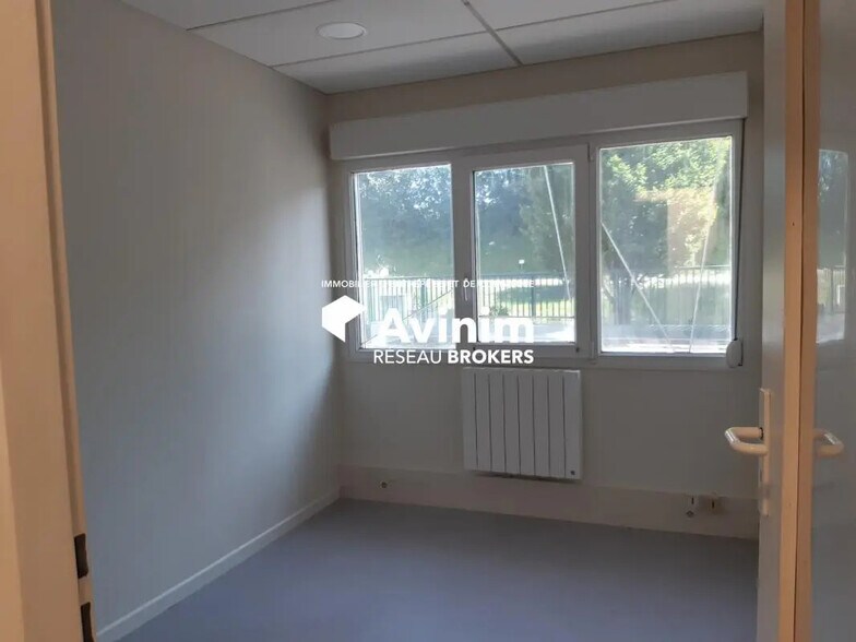 Flex in Alby-sur-Chéran for lease - Interior Photo - Image 3 of 5