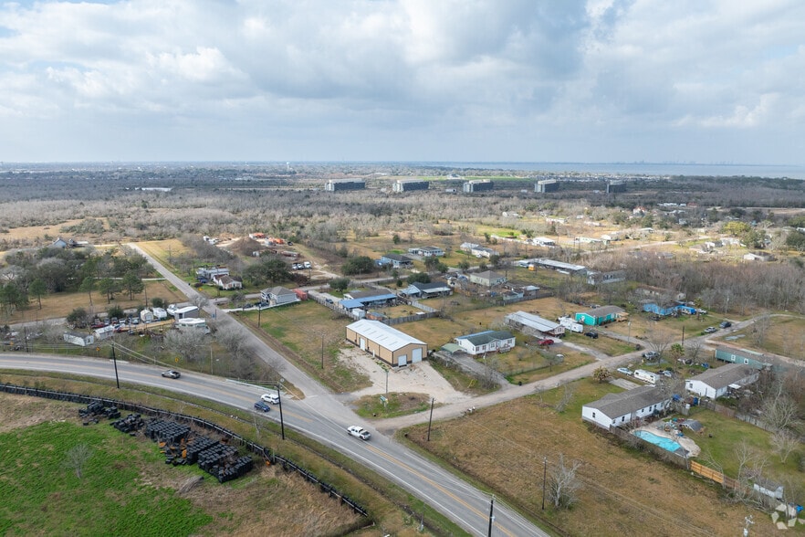 942 Paulette Ln, San Leon, TX for sale - Aerial - Image 2 of 9