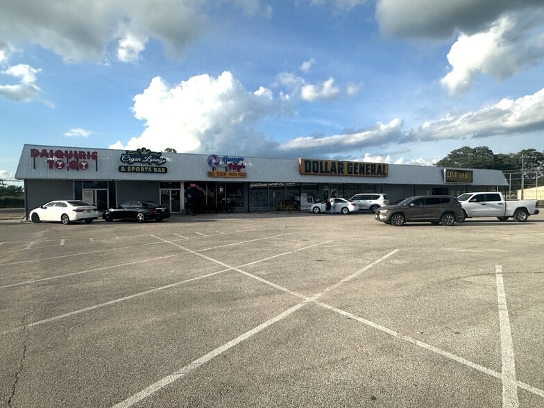 1404 Walnut St, Columbus, TX for lease - Building Photo - Image 3 of 6