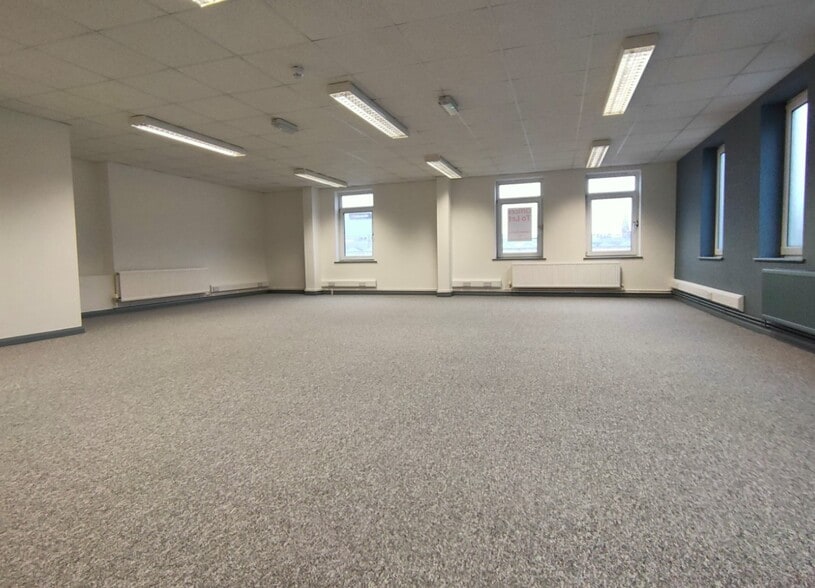 1 Commercial Rd, Eastbourne for lease - Interior Photo - Image 3 of 5