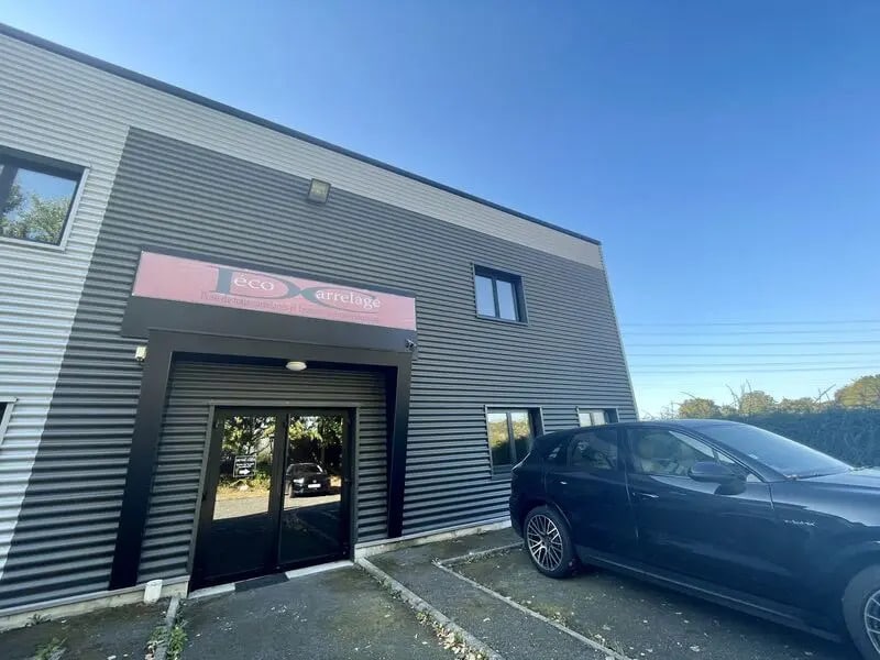 Office in Saint-Jean-du-Cardonnay for lease Building Photo- Image 1 of 10
