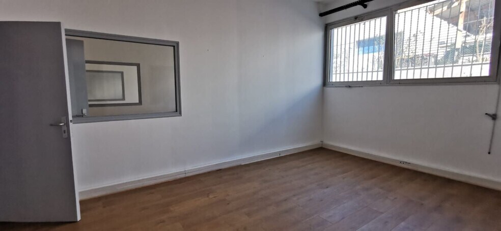 112 Rue Du Commandant Paris, Créteil for lease - Interior Photo - Image 2 of 4