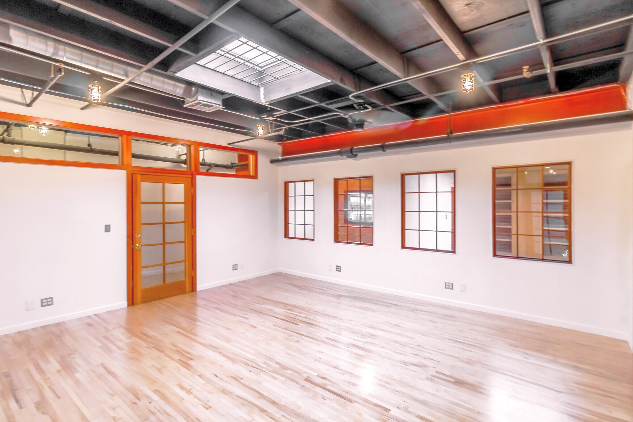 5401 W Alvern Cir, Los Angeles, CA for lease Interior Photo- Image 1 of 9