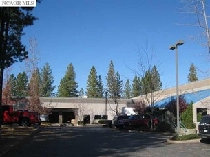 416 Crown Point Cir, Grass Valley, CA for lease - Building Photo - Image 1 of 13