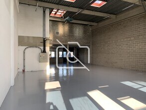 Flex in Fresnes for lease Interior Photo- Image 1 of 7