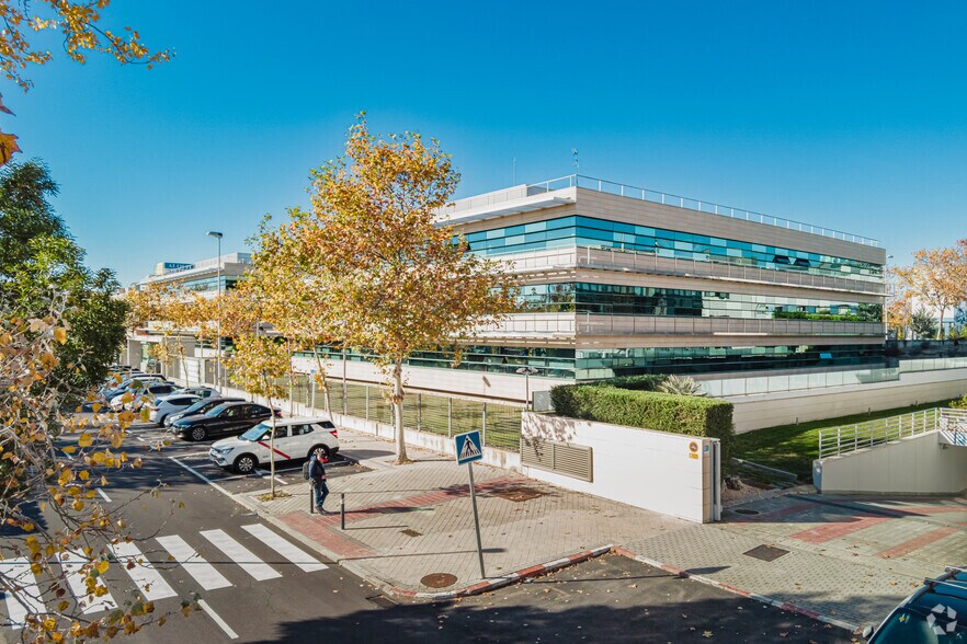 Office in Las Rozas de Madrid, Madrid for sale - Primary Photo - Image 2 of 2