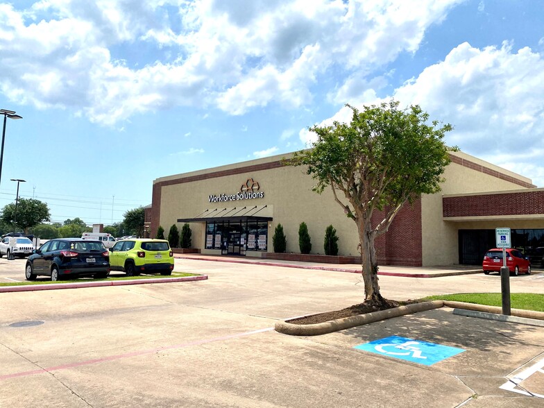 3803-3843 Cartwright Rd, Missouri City, TX for lease - Building Photo - Image 3 of 9