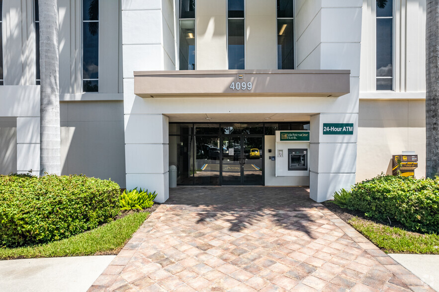 4099 Tamiami Trl N, Naples, FL for lease - Building Photo - Image 3 of 5