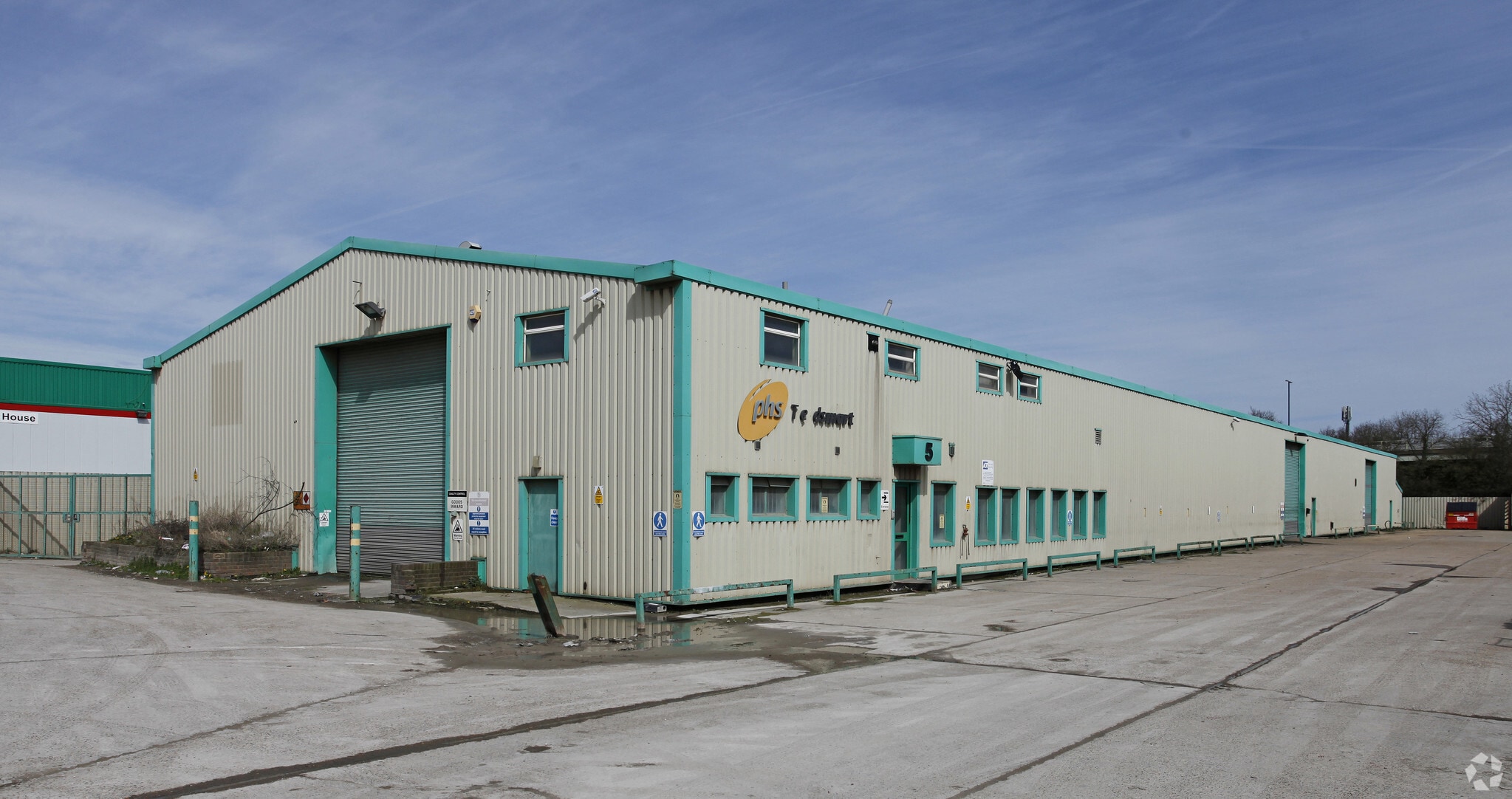 Transport Ave, Brentford for sale Primary Photo- Image 1 of 1