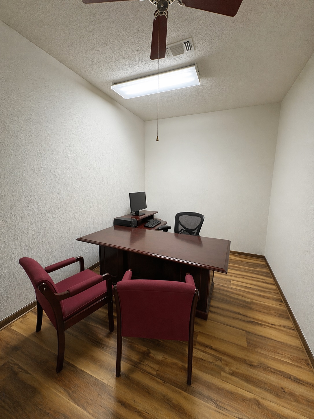 201 E Bridge St, Granbury, TX for lease Interior Photo- Image 1 of 5