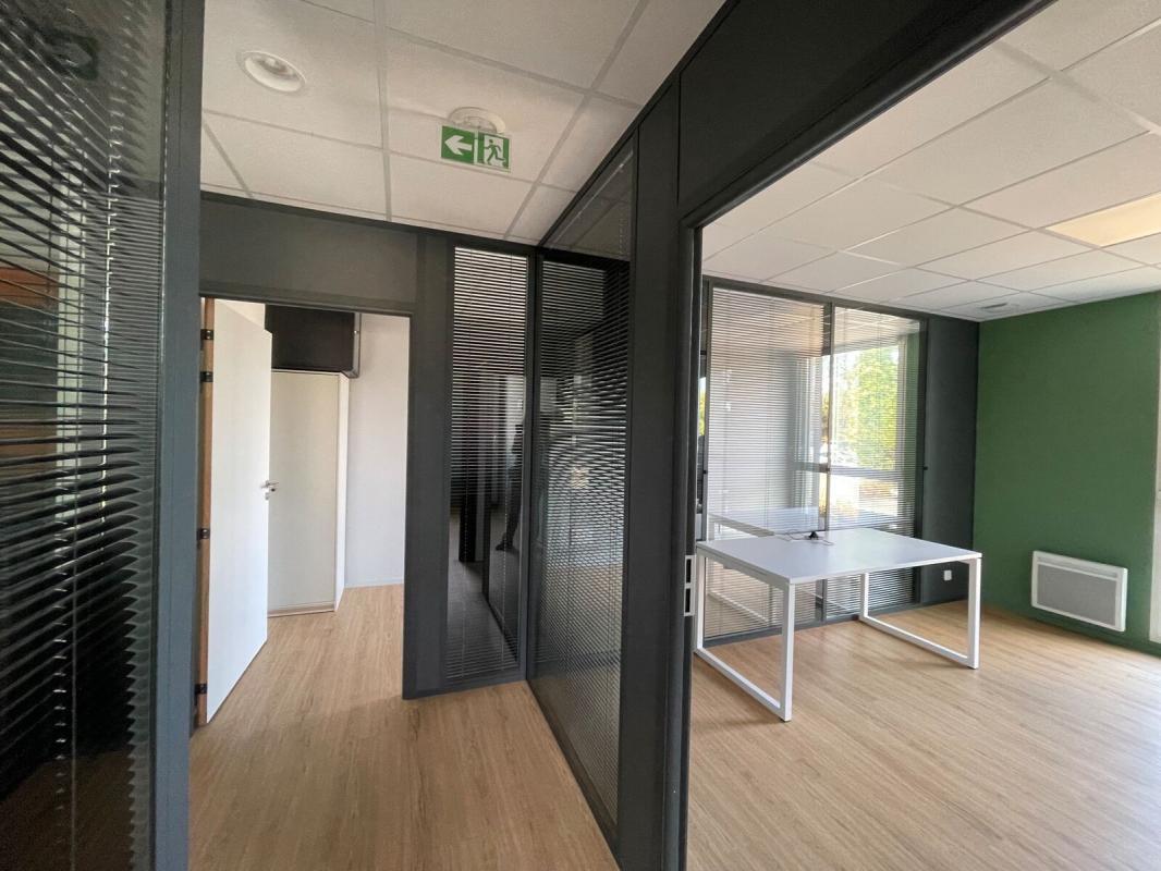 Office in Vannes for sale Interior Photo- Image 1 of 7