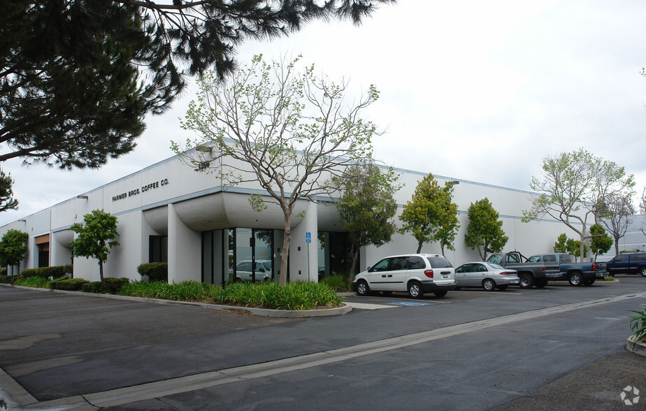 1350 Stellar Dr, Oxnard, CA for lease - Building Photo - Image 1 of 25