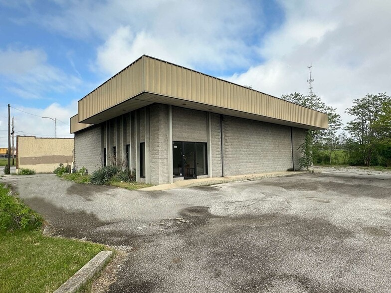 958 Lincolnway, South Bend, IN for lease - Building Photo - Image 1 of 7