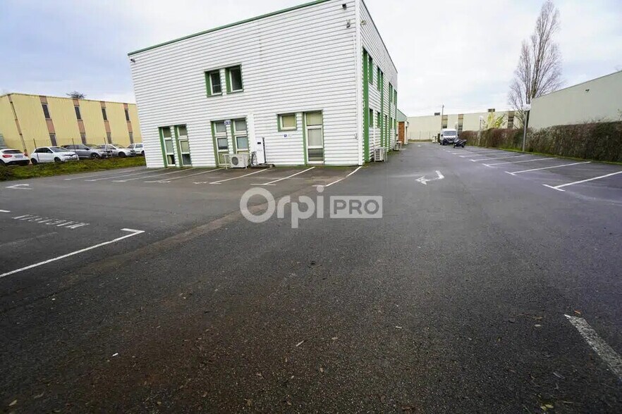 Office in Dijon for lease - Building Photo - Image 1 of 7