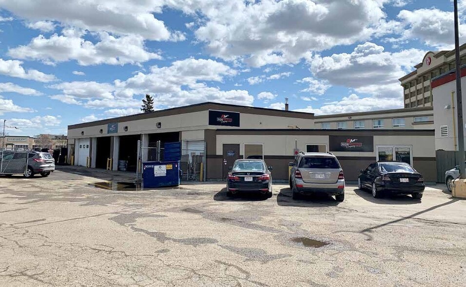 5419 Calgary Trail, Edmonton, AB T6H 4J9