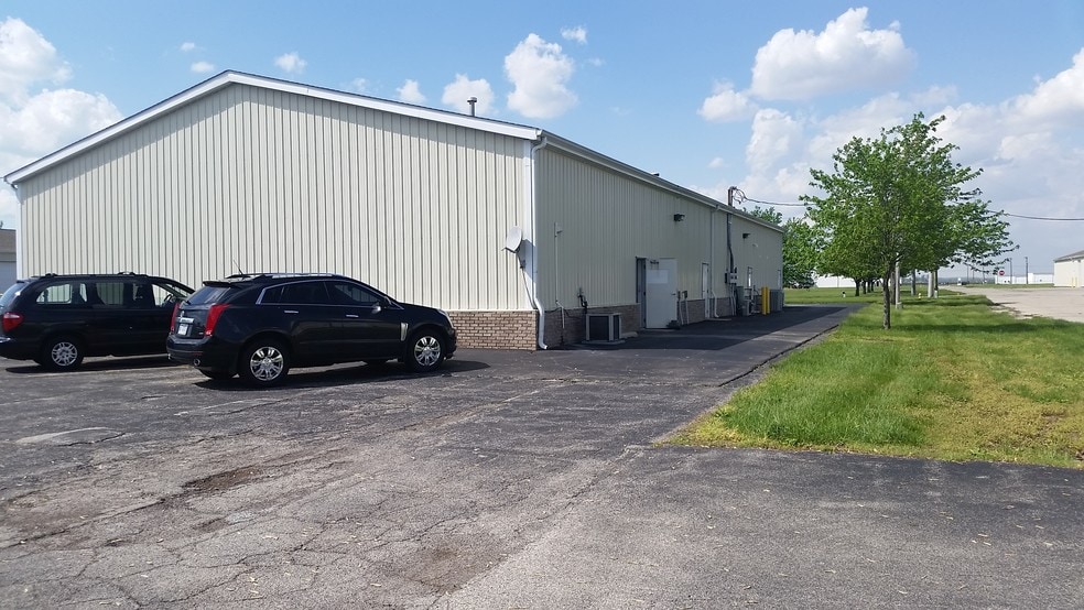 4655 Middle Rd, Columbus, IN for lease - Building Photo - Image 2 of 10