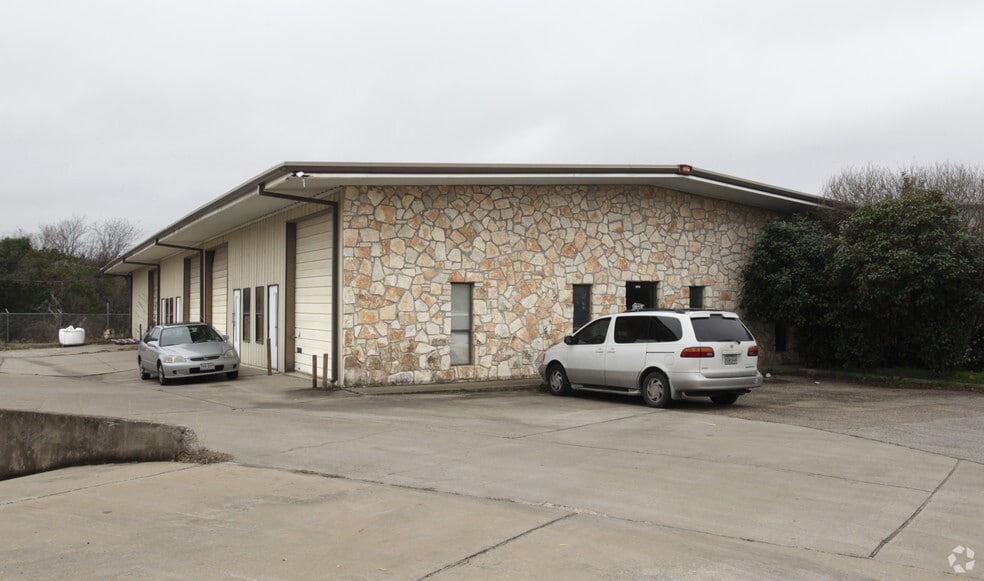 1511 Brandi Ln, Round Rock, TX for lease - Primary Photo - Image 1 of 10
