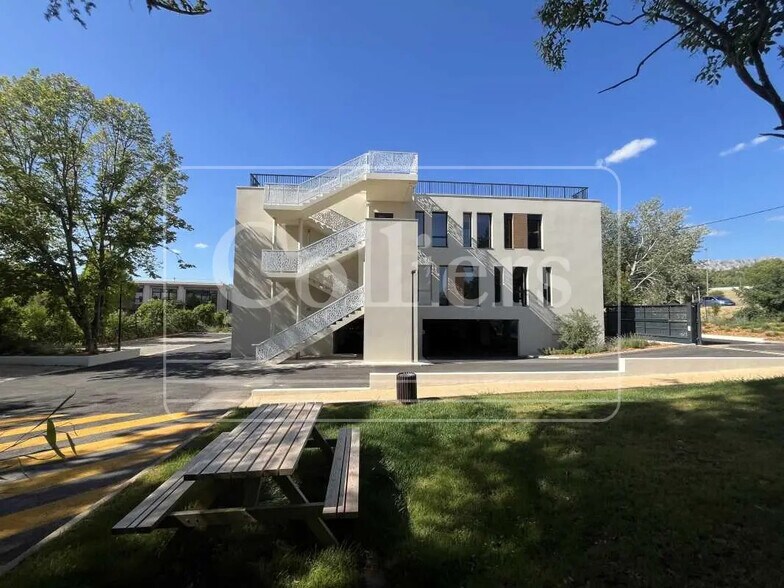 Office in Meyreuil for lease - Building Photo - Image 3 of 14