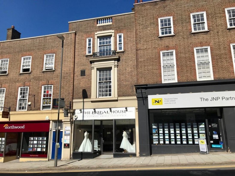 2527 Crendon St, High HP13 6LJ