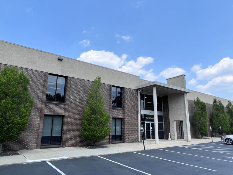 1550 Old Henderson Rd, Columbus, OH for lease - Building Photo - Image 1 of 11